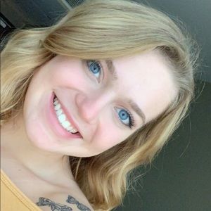 Meet your Posher, Chloe